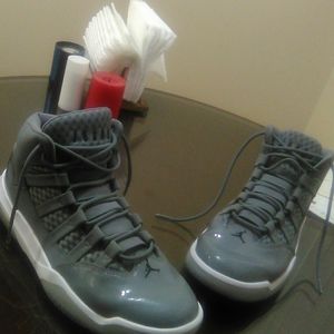 Jordan Max Aura Hyper gray